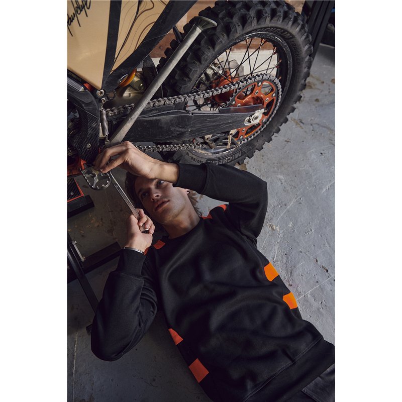 Ambition Roundneck